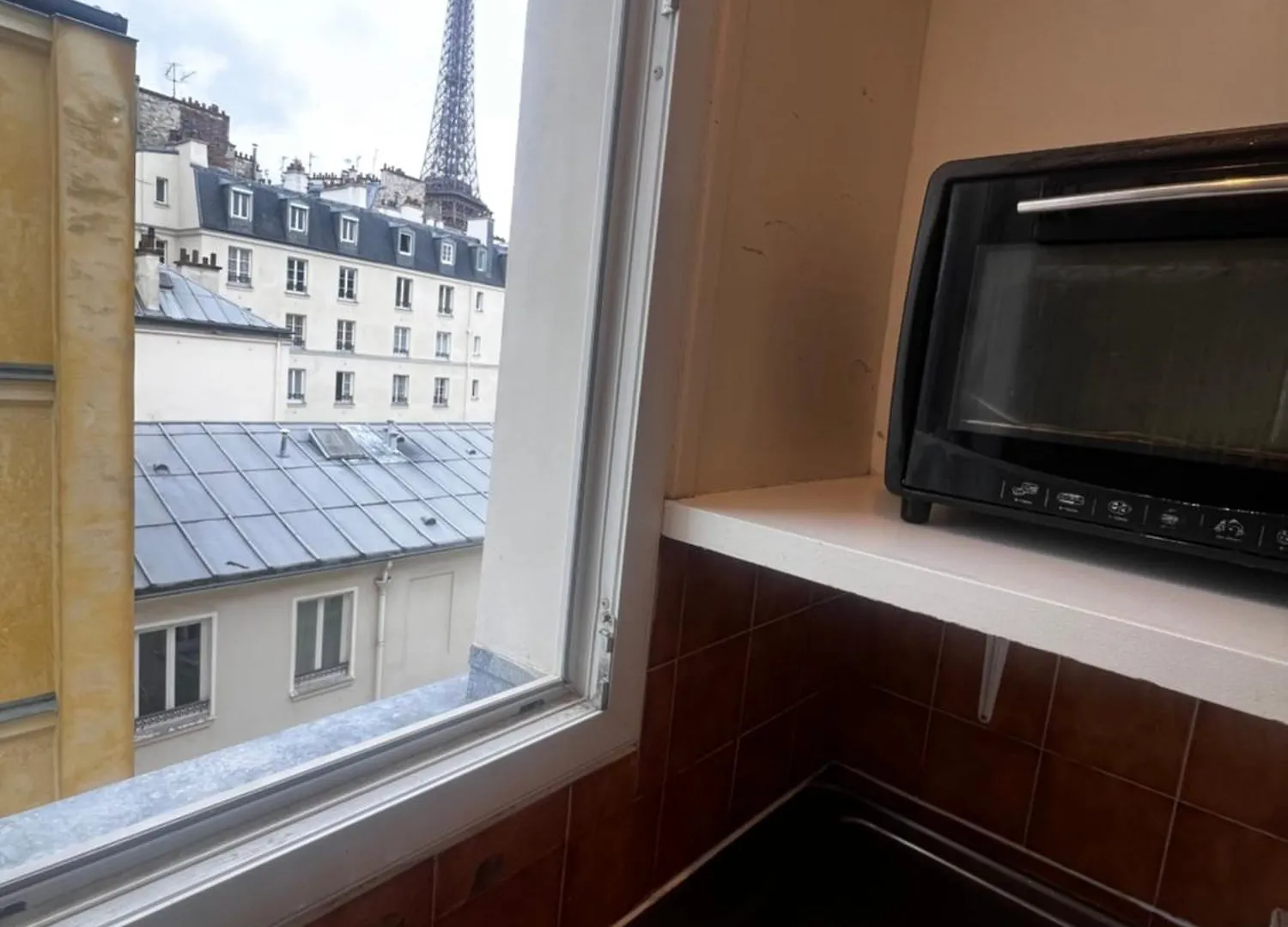 Апартаменты Eiffel Tower View Haussmanian Charm 2Min Walk From The Eiffel Tower Gardens Париж