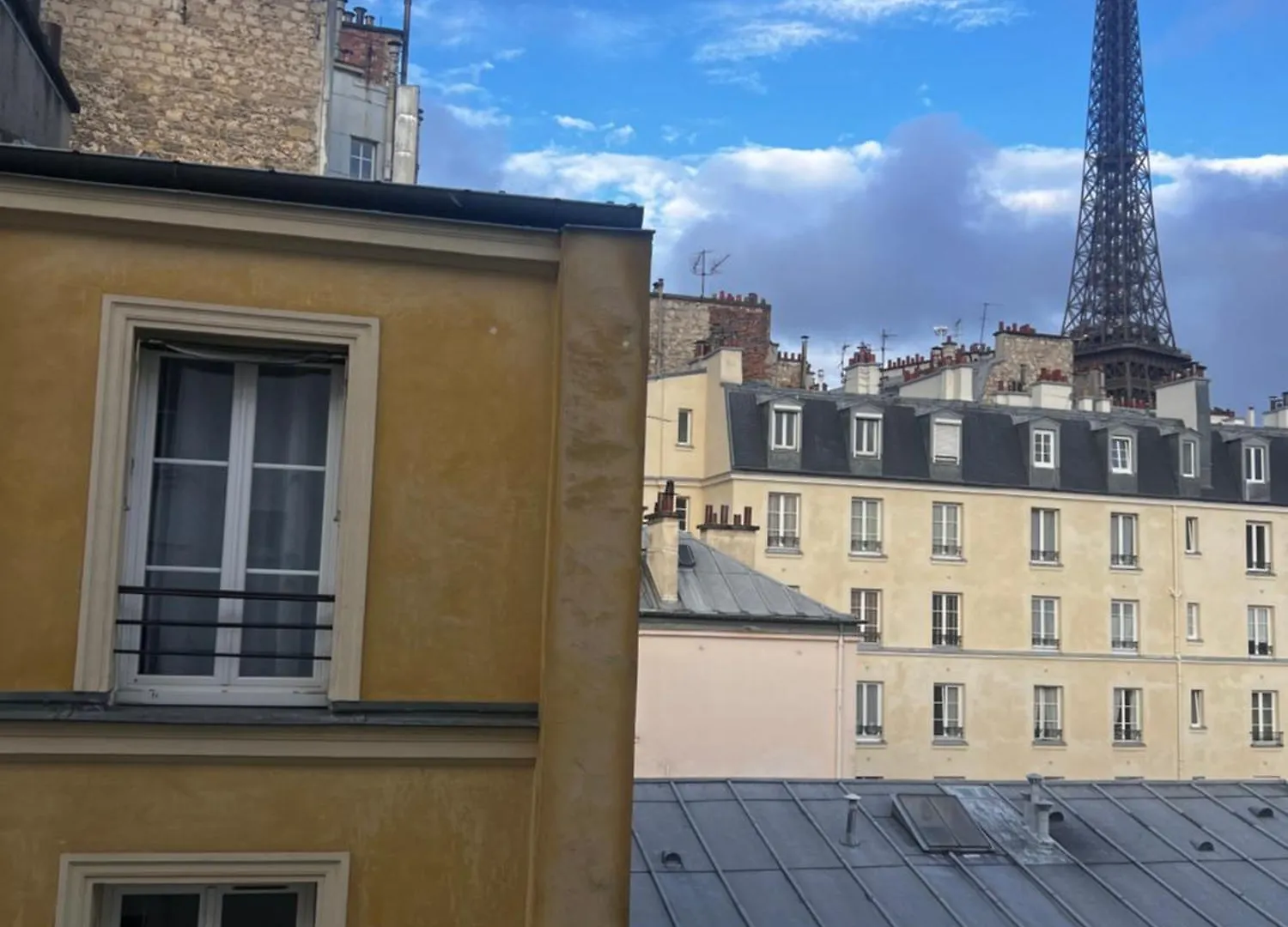 Апартаменты Eiffel Tower View Haussmanian Charm 2Min Walk From The Eiffel Tower Gardens Париж