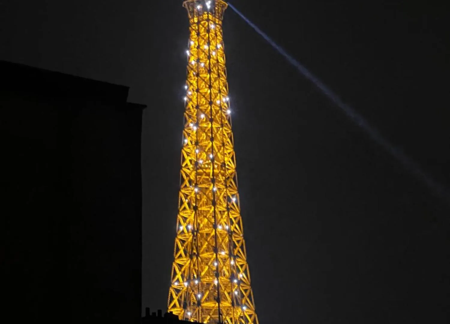 Апартаменты Eiffel Tower View Haussmanian Charm 2Min Walk From The Eiffel Tower Gardens Париж