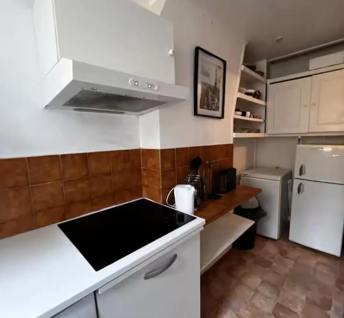 Апартаменты Eiffel Tower View Haussmanian Charm 2Min Walk From The Eiffel Tower Gardens Париж